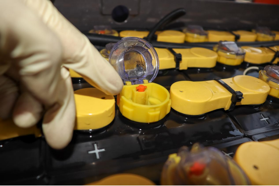 怎樣判斷鉛酸蓄電池缺水狀態(tài)？